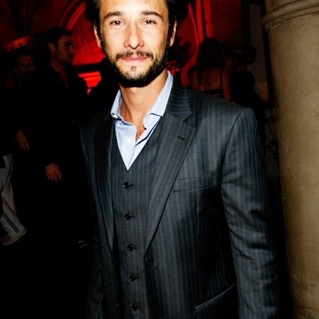 rodrigo_santoro_terno